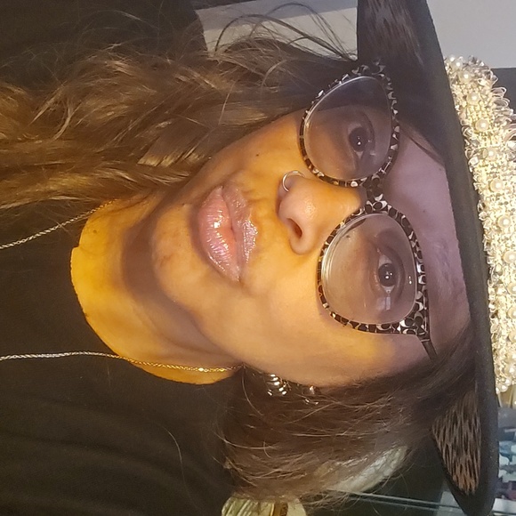 Meet your Posher, Posh - Picture 6 of 9